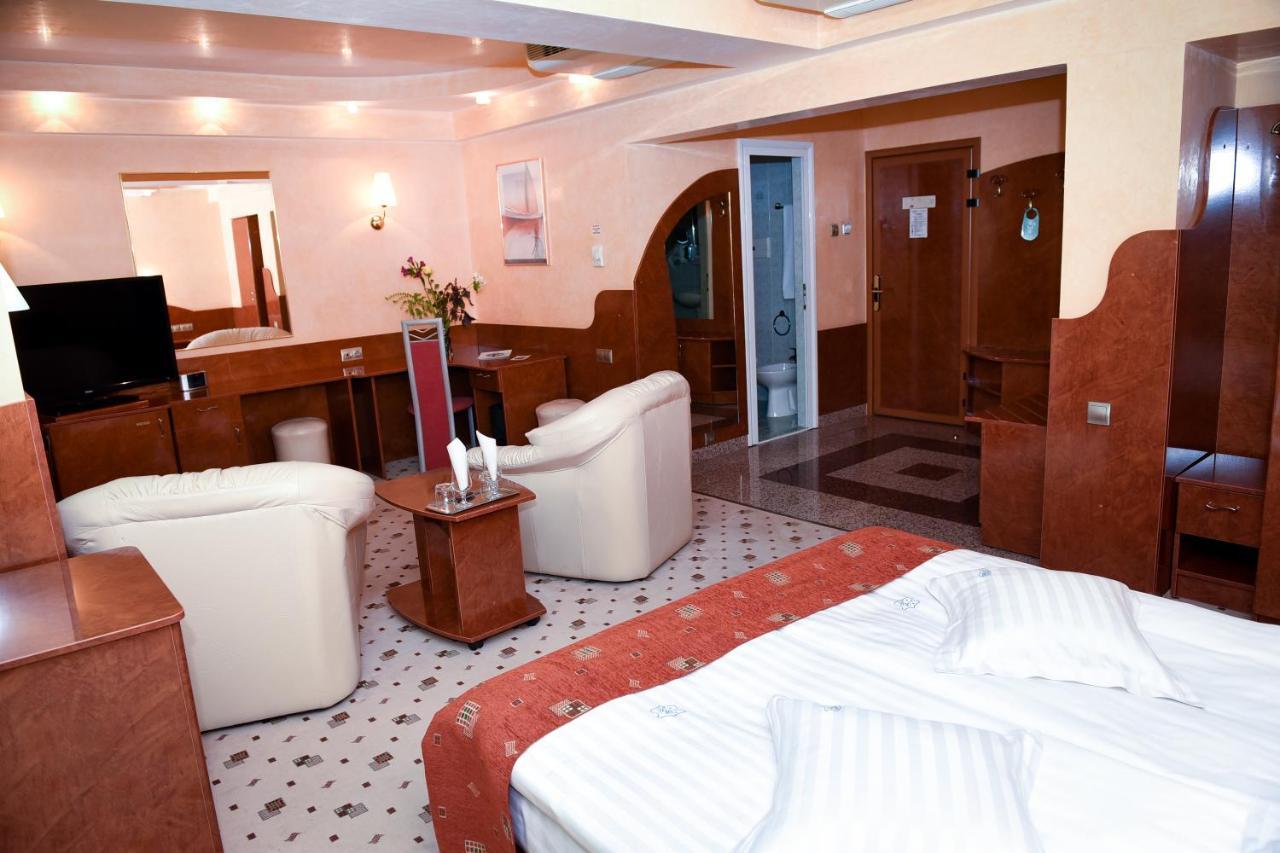 Hotel Carpati Baia Mare Eksteriør bilde