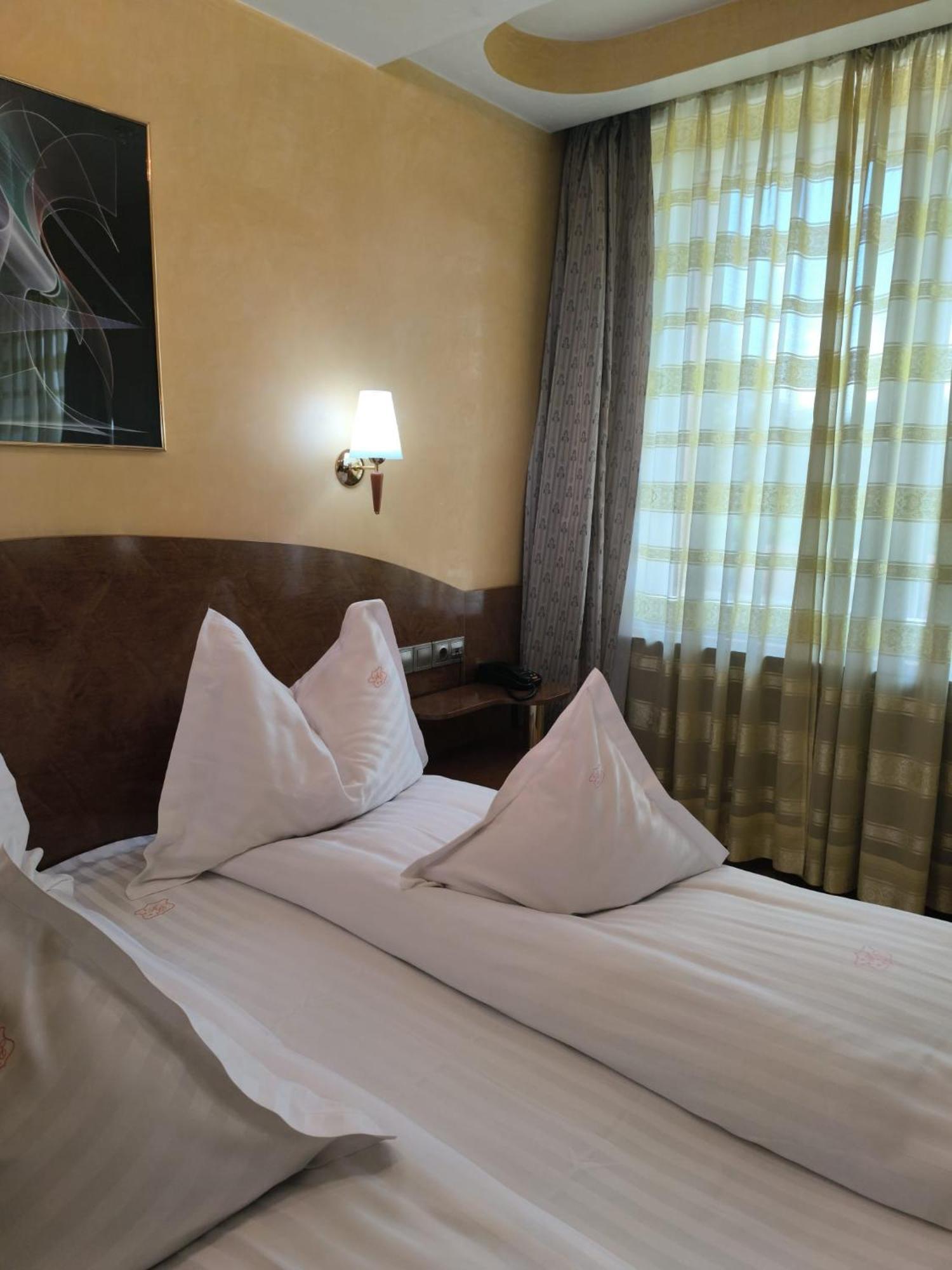 Hotel Carpati Baia Mare Eksteriør bilde